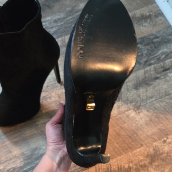 Pour La Victoire Black Heeled Boots - Picture 4 of 10